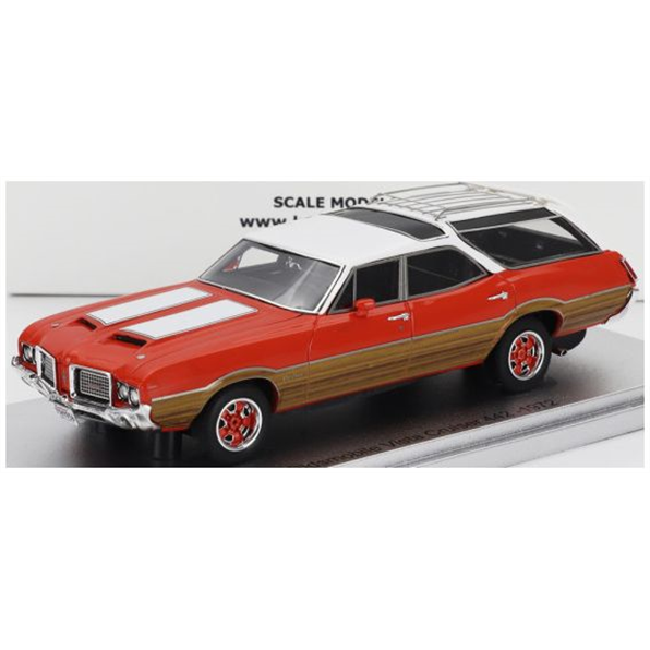 KESS 1:43rd Scale Oldsmobile Vista Cruiser 442 SW Red White Wood Station Wagon 1972