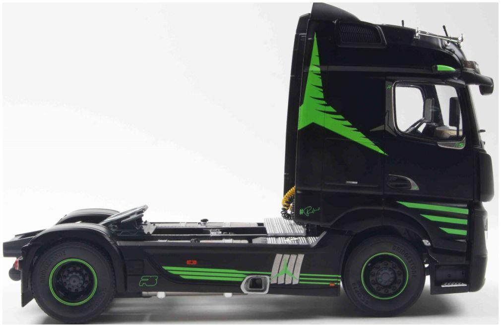 Solido 1:24th Scale Mercedes Benz Actros R5 Italian Collection Black 2021