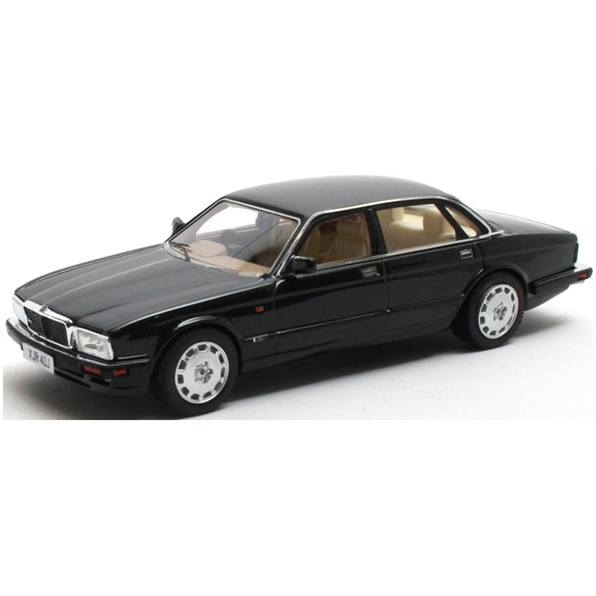 Matrix 1:43 Scale Jaguar XJR (XJ40) British Racing Green 1991-1994