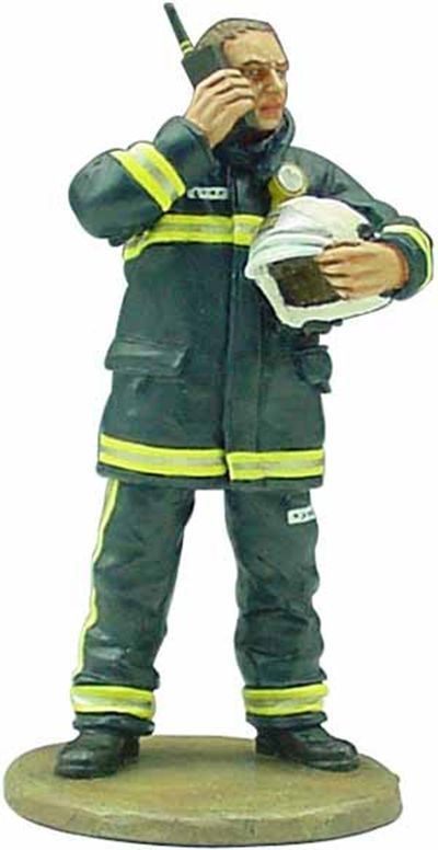 Atlas Editions 1:32 Scale Barajas Airport fireman - Madrid Spa03