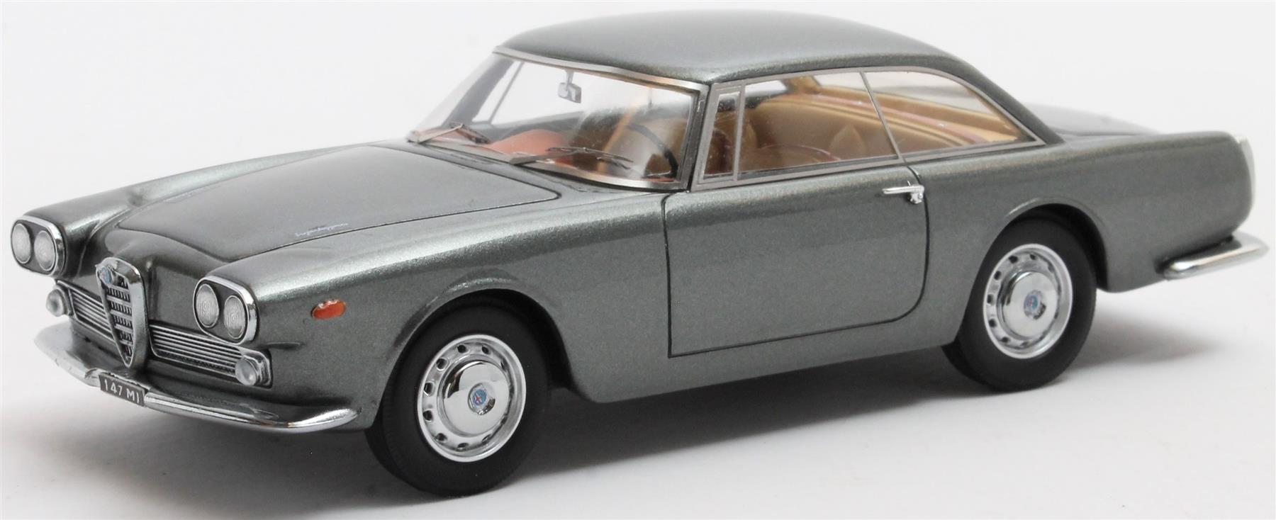 Matrix 1:43 Scale Alfa Romeo 2000 Praho Touring Grey 1960