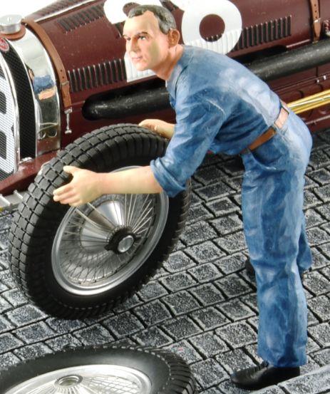 LE Mans Miniatures 1:18 Scale Georges Figure Porteur de Roue Team Bugatti T59 Blue Overall