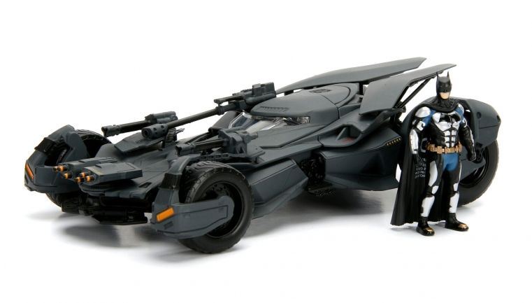 Jada 1:24 Scale Justice League Batmobile w/Batman Figure