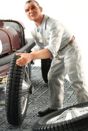 LE Mans Miniatures 1:18 Scale Georges Figure Porteur de Roue Team Bugatti T59 White Overall