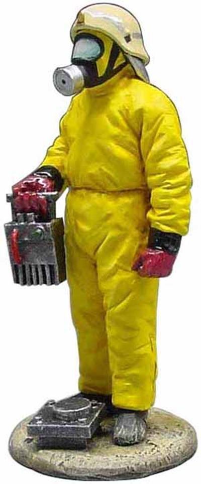 Atlas Editions 1:32 Scale Fireman W/chemical protection dress Ger96