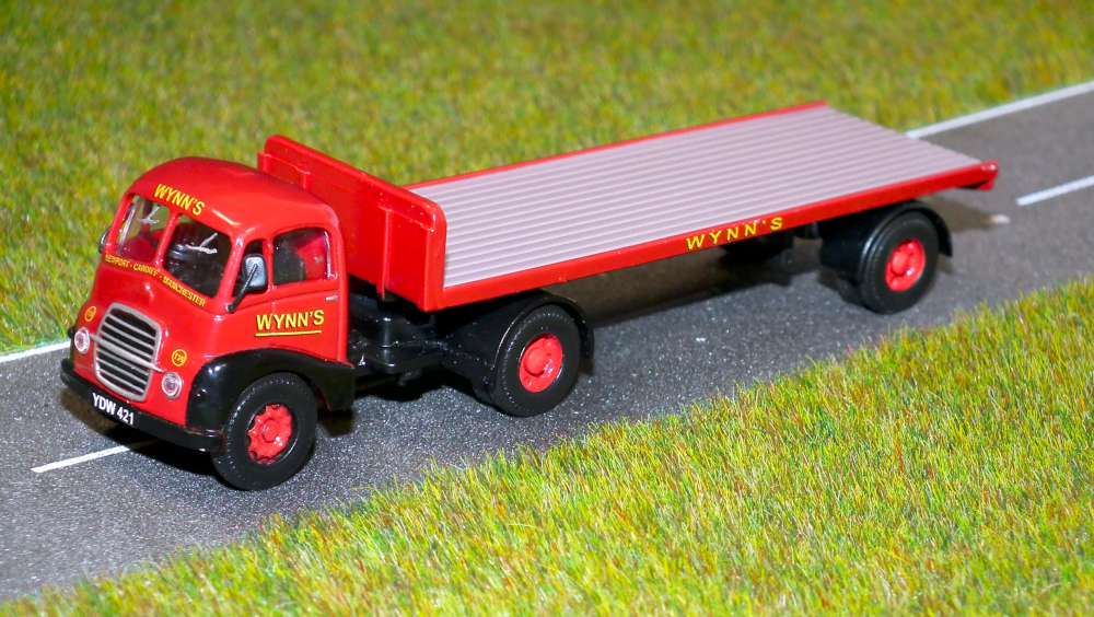 B-T Models 1:76 Scale Guy Warrior Artic F/bed - Wynes Heavy Haul (YDW 421)