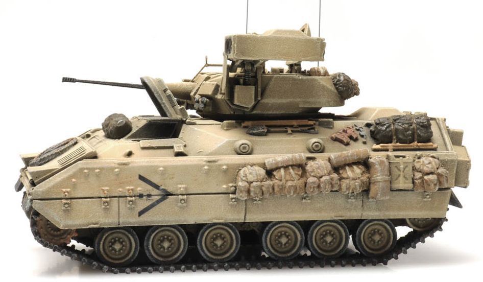Artitec H0 Scale US M2 IFV Bradley Desert 1:87 Ready-Made, Painted