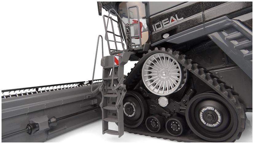 Universal Hobbies 1:32nd Scale Massey Ferguson Ideal 9T Combine