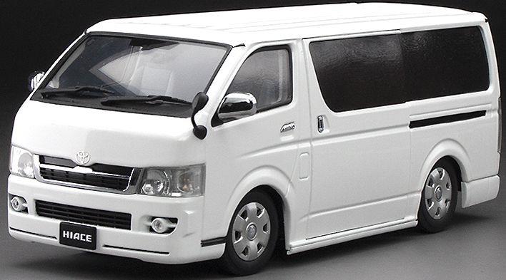 Sunstar 1:24 Scale Toyota H200 HiAce Van SuperGL White