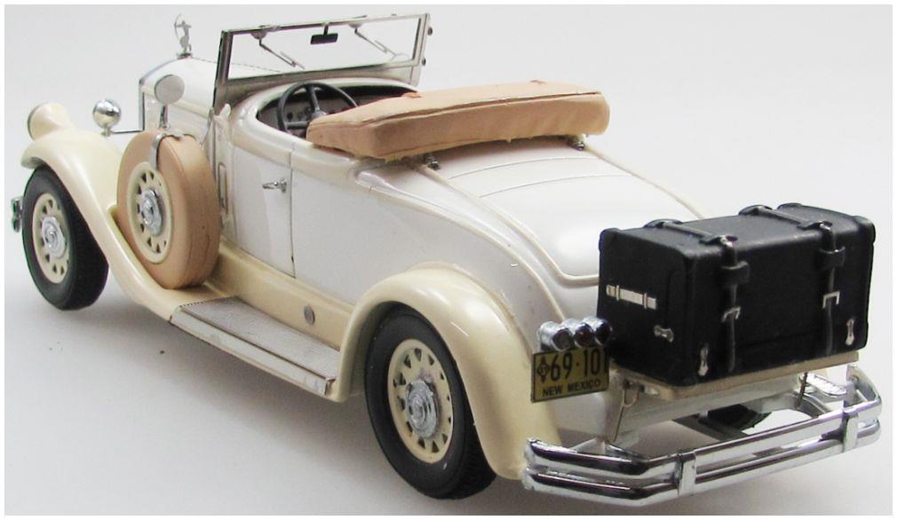 Esval 1:43 Scale Pierce Arrow Model B Roadster Top Down White/Beige 1930