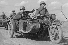 Zvesda 1:72 Scale Soviet M-72 Sidecar Motorcycle w/Crew