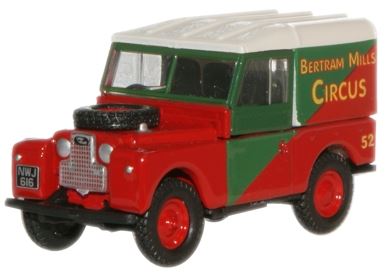 Oxford Diecast 1:76 Scale Land Rover 88" H/Top - Bertram Mills Circu