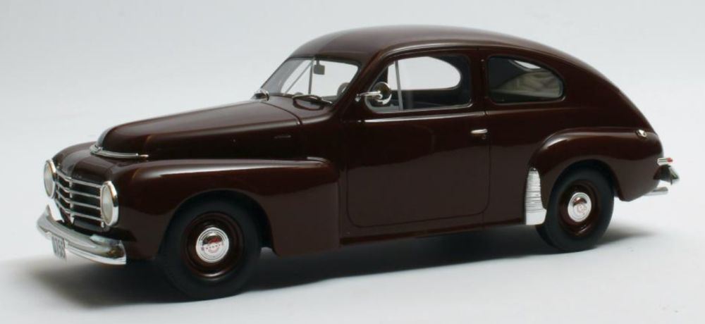 Cult 1:18 Scale Volvo PV444 Maroon 1952