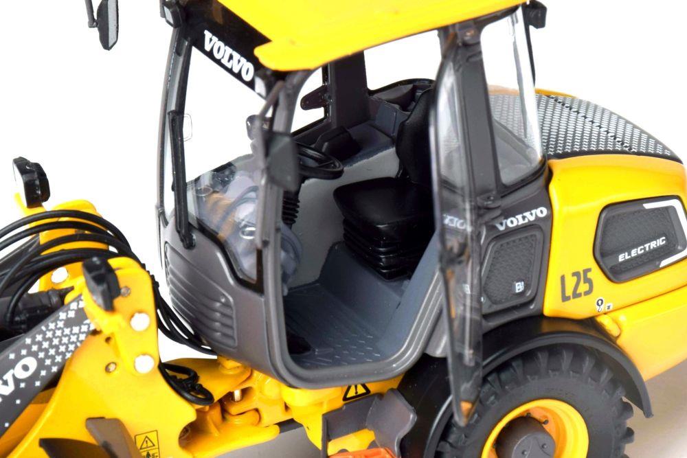 AT Collections 1:32 Scale Volvo L25 Compact Wheel Loader (Electric)