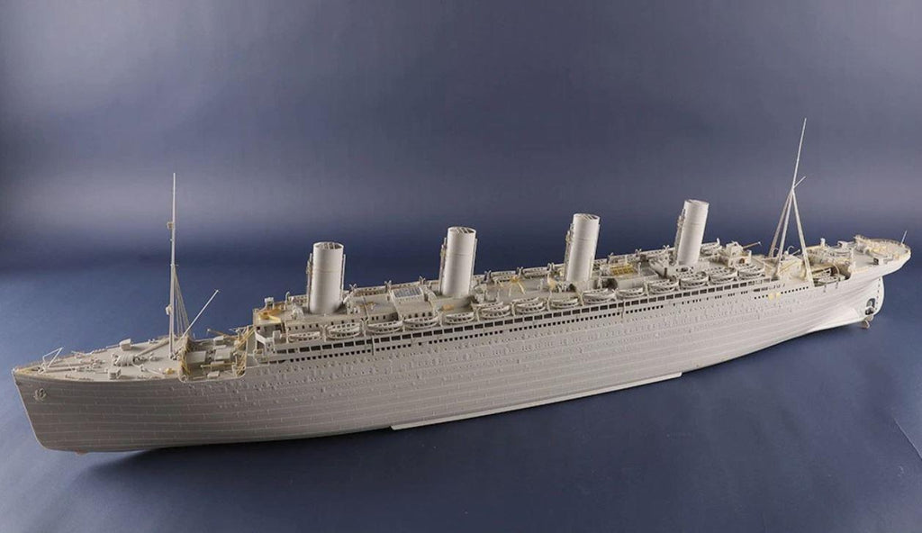 Trumpeter 03720 1/200 Scale HMT OLYMPIC Model Kit