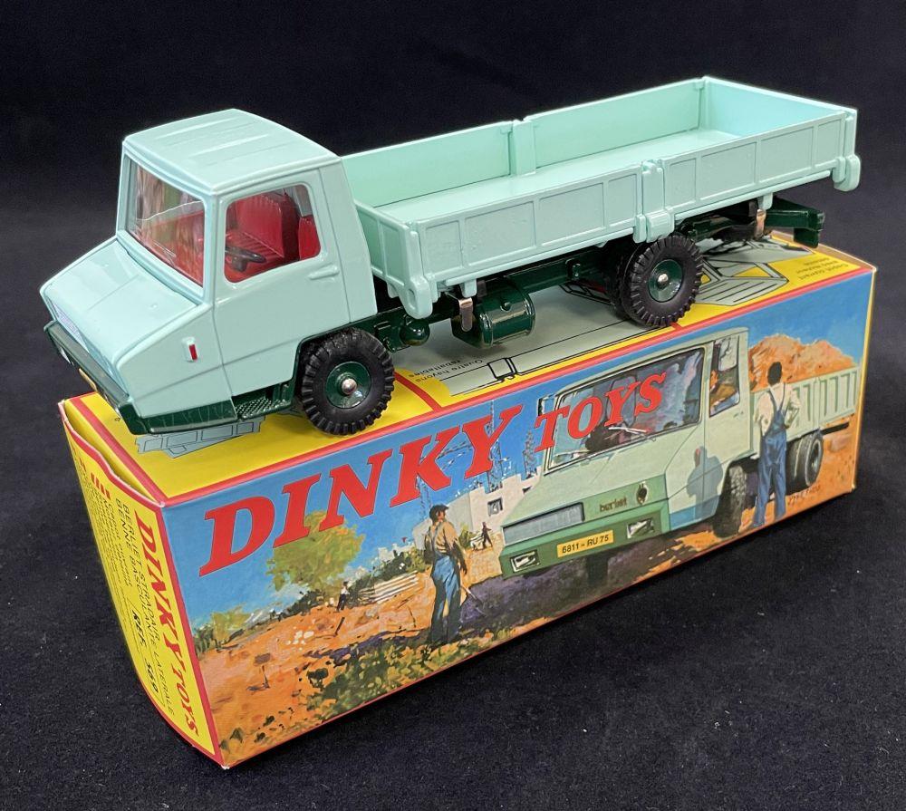 Atlas Editions   Berliet Stradair Lt.Green (569) Atlas reproduced 'Dinky'