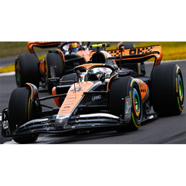 Spark 1:18 Scale McLaren MCL60 #4 2nd British GP 2023 Lando Norris w/Pit Board