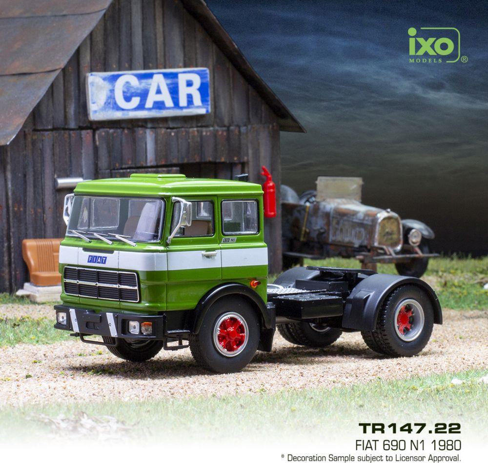 IXO 1:43 Scale Fiat 690 T1 Green/White 1961