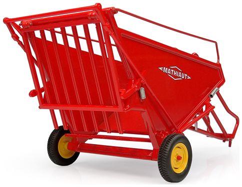 Universal Hobbies 1:32 Scale Mathiaut MTD 72 Bale Chase Trailer
