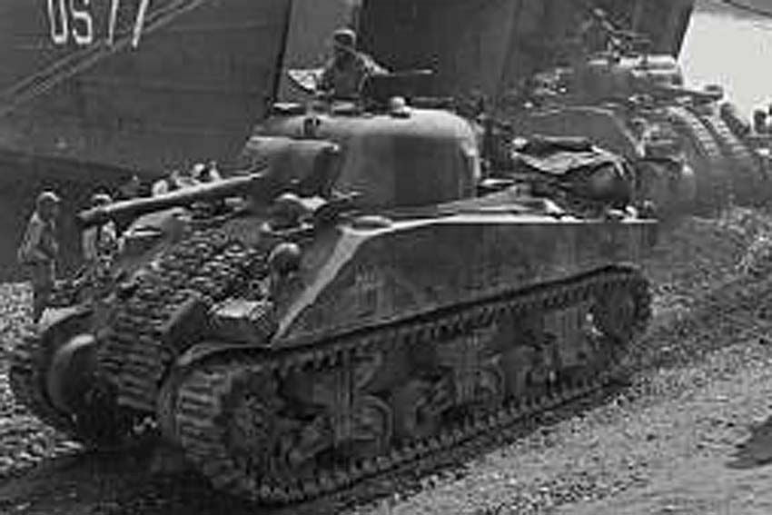 Zvesda 1:100 Scale Sherman M-4