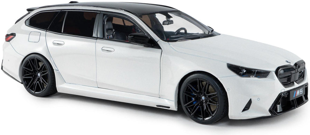 Solido  1:18th Scale BMW M5 Touring Alpine White Solid 2025