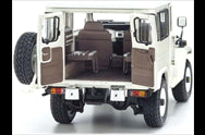 Kyosho 1:18 Scale Toyota Land Cruiser 40 Van (BJ42V) White