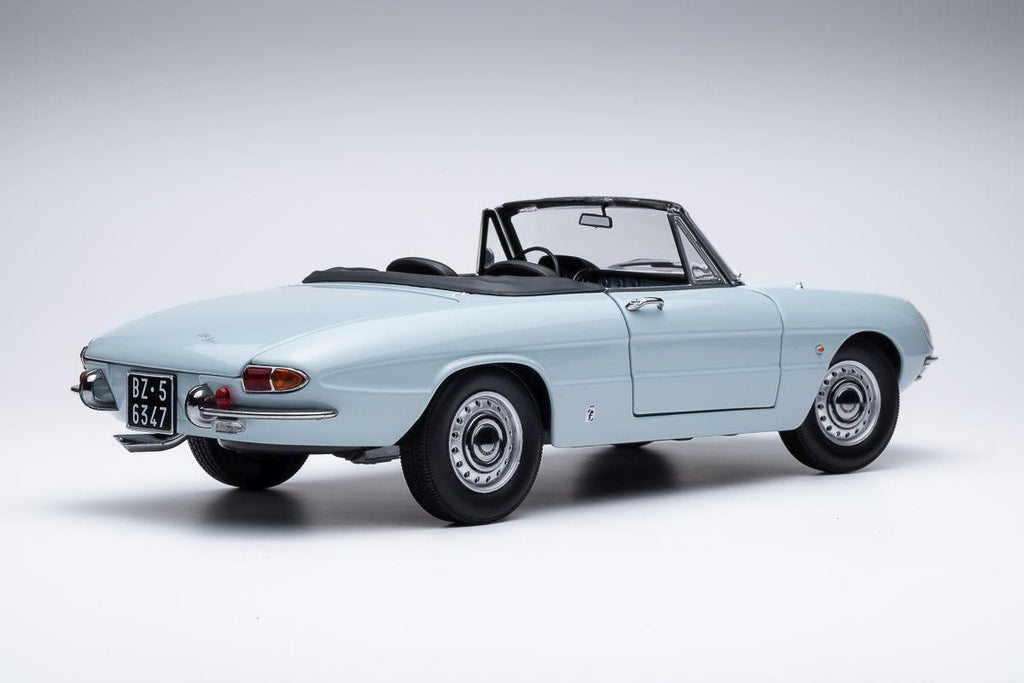 Touring Model Cars 1:18th Scale Alfa Romeo 1600 Duetto Spider 1966 Blue